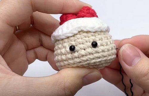 How To Crochet Mini Birthday Cake 2