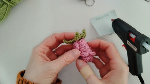 How To Crochet Flower Rose Keychain 2