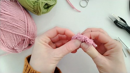 How To Crochet Flower Rose Keychain 1
